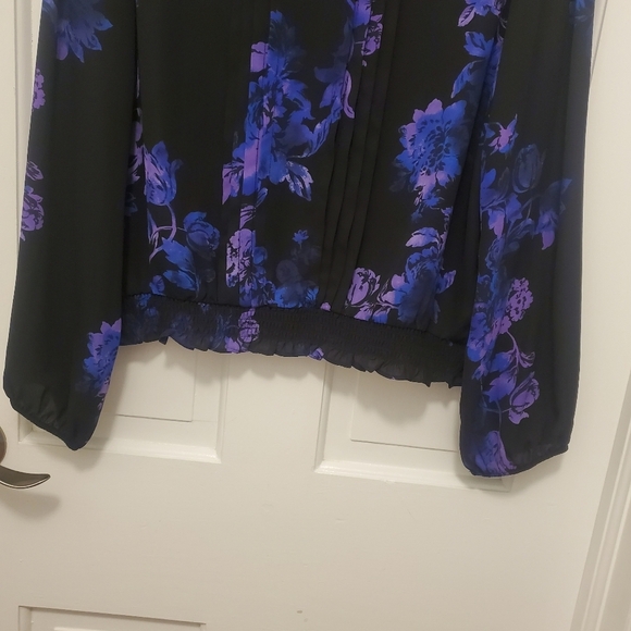 Counterparts Floral Print Blouse Smocked Hemline Size Large - Picture 9 of 10